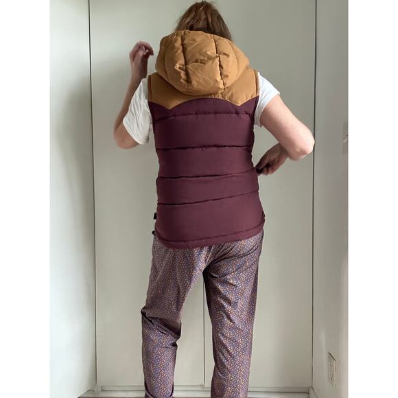 Patagonia Burgundy and Tan Puffer Vest - Picture 6 of 10